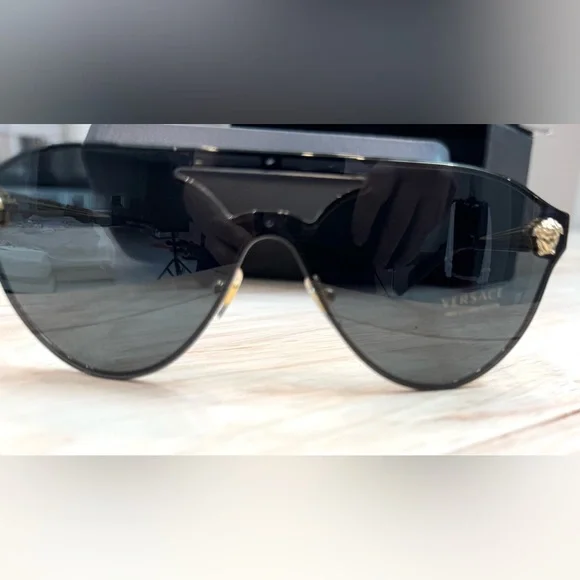 NWT - Versace Gray Gold Aviator Sunglasses with Rimless Design